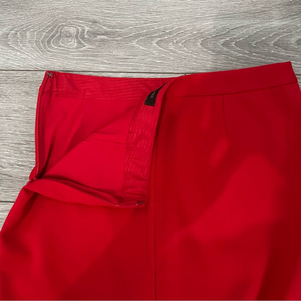 The Limited red pencil skirt. Size 2 - Picture 4 of 8